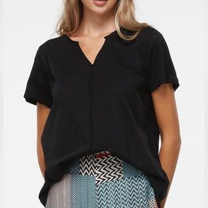 Unique Comfy Distressed Black V-Neck W/Raw Edges Short Sleeve Shirt
